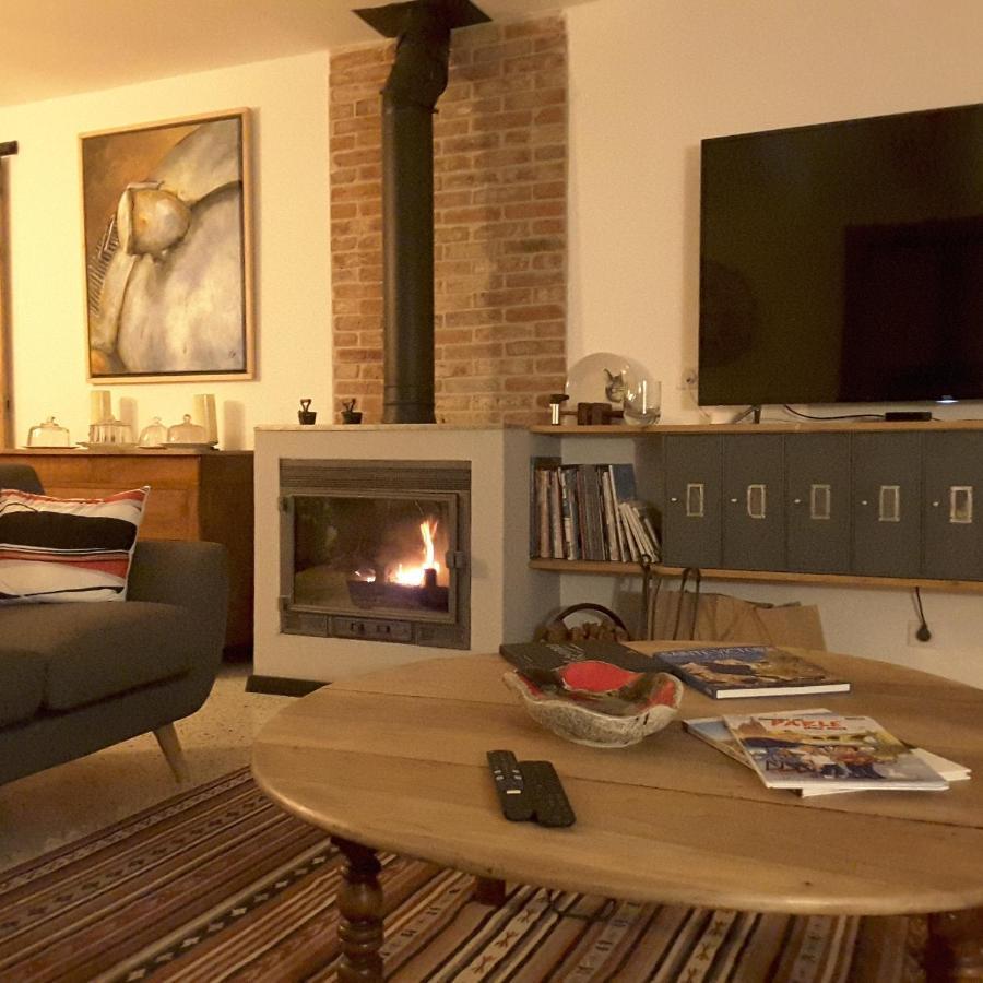 Bed and Breakfast Philoxenia Pourrieres Exterior foto